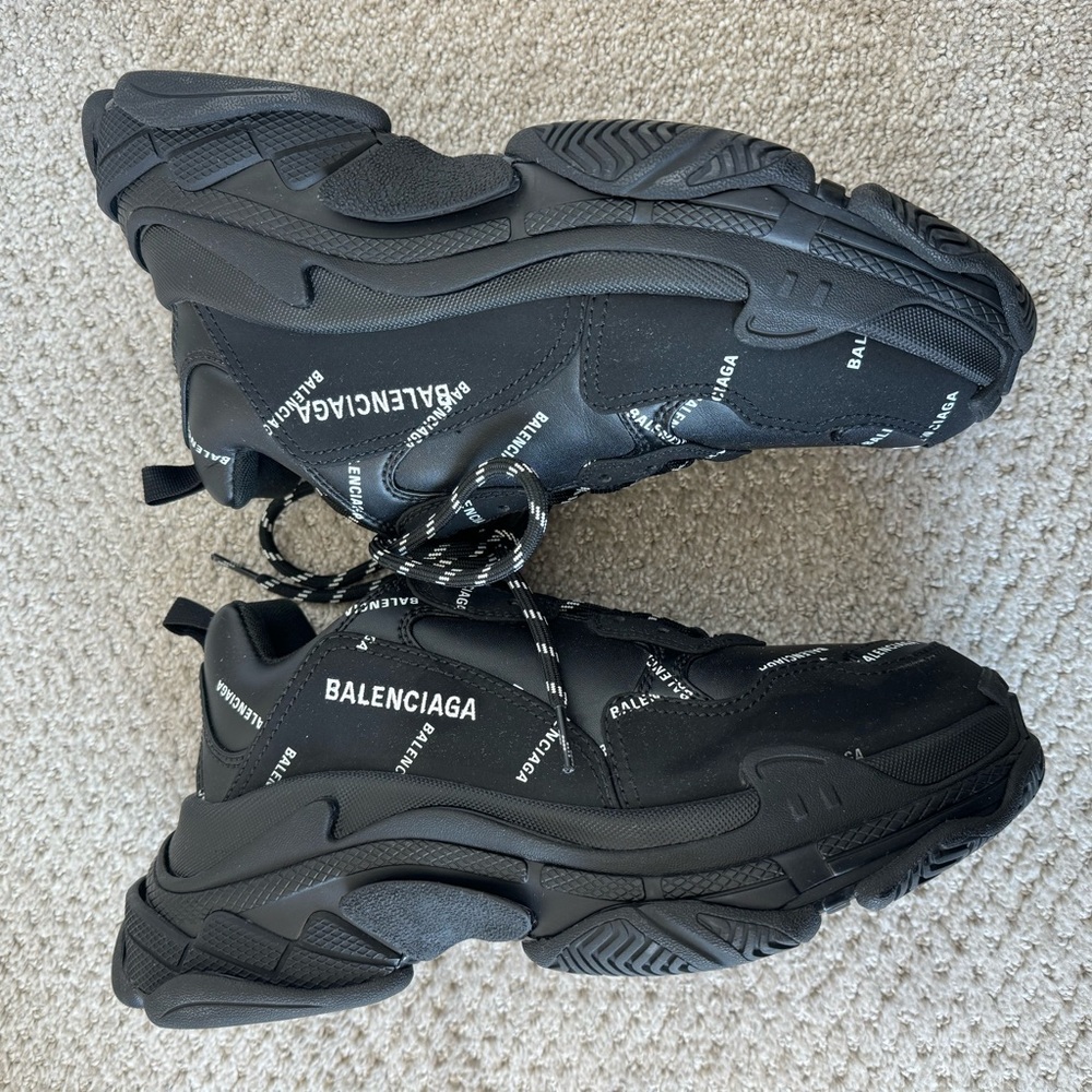 Great Condition Balenciaga Black Logo Triple S Sneakers - Picture 5 of 6